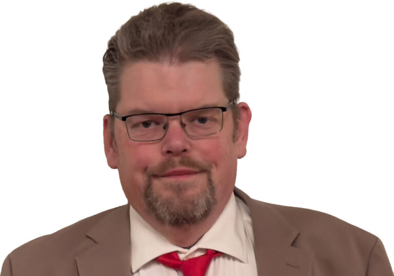Pressbild av Ingvar Willexberg med vit bakgrund